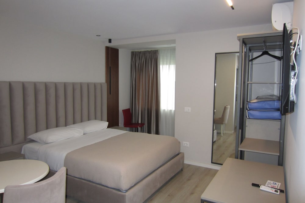 Freddy S Hotel 16/60