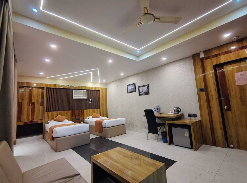 HOTEL EXECUTIVE TOWER 26/50