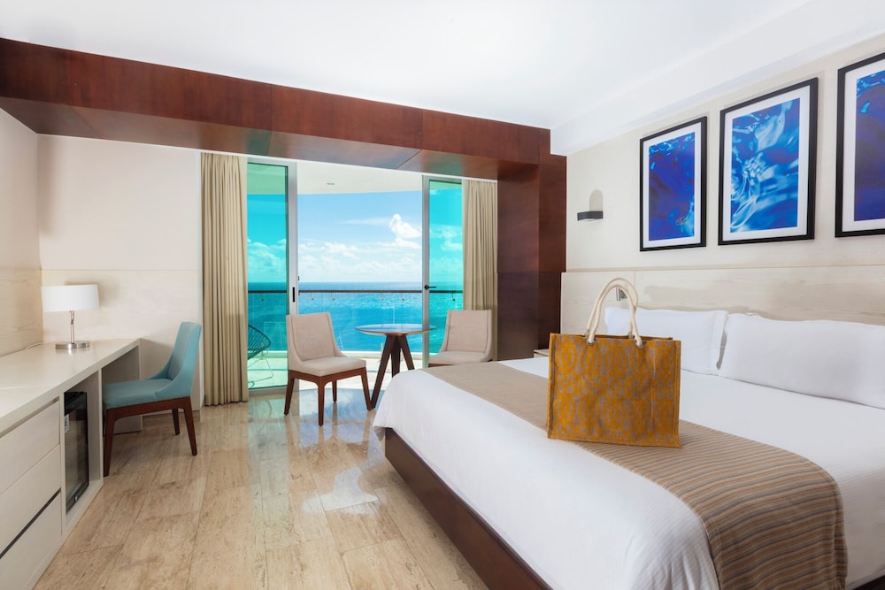 ALTITUDE, SUITE, OCEAN FRONT
