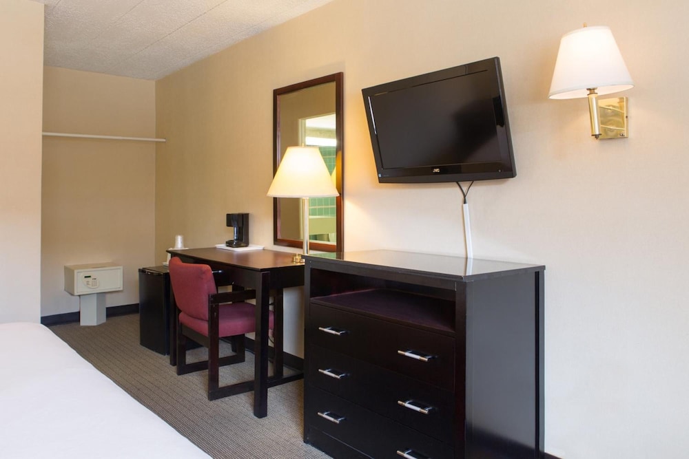 Atlantic Motor Inn Near Boardwalk 25/39