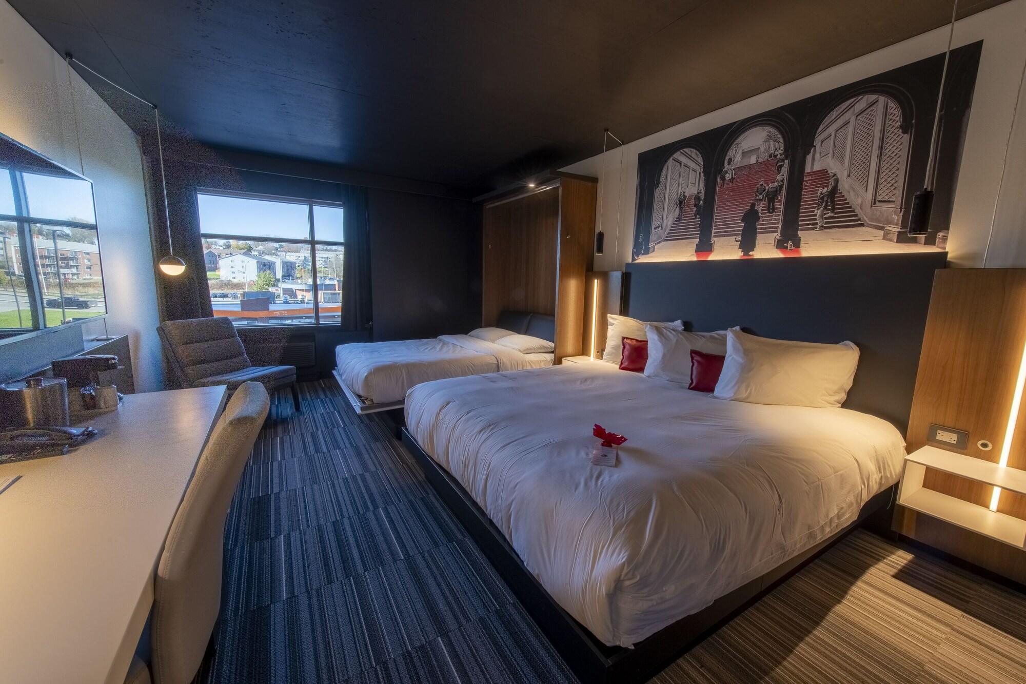 Grand Comfort, Superior, King Bed, Queen Murphy Bed