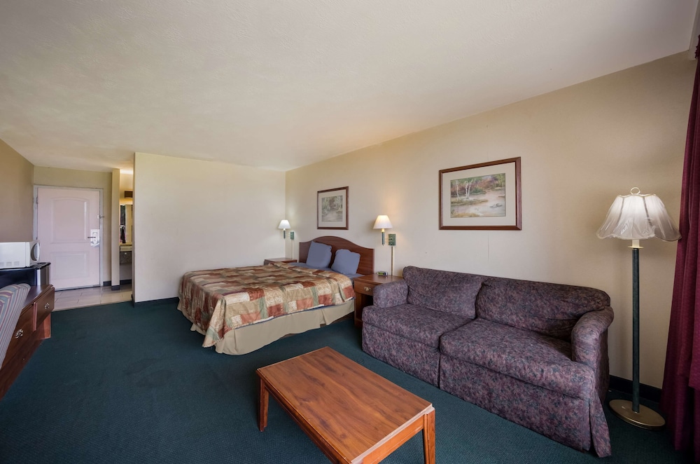 Travelodge by Wyndham Oakley 38/63