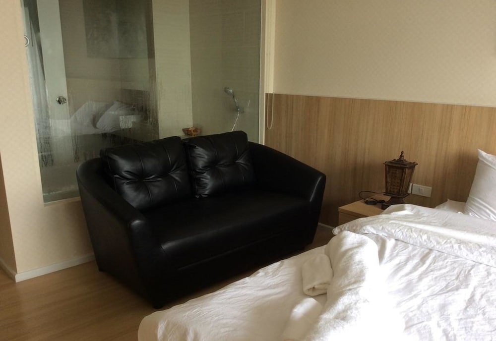 Himawari At Kanyarat Condo 4/16