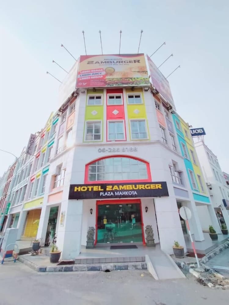 Hotel Zamburger Plaza Mahkota 3/67