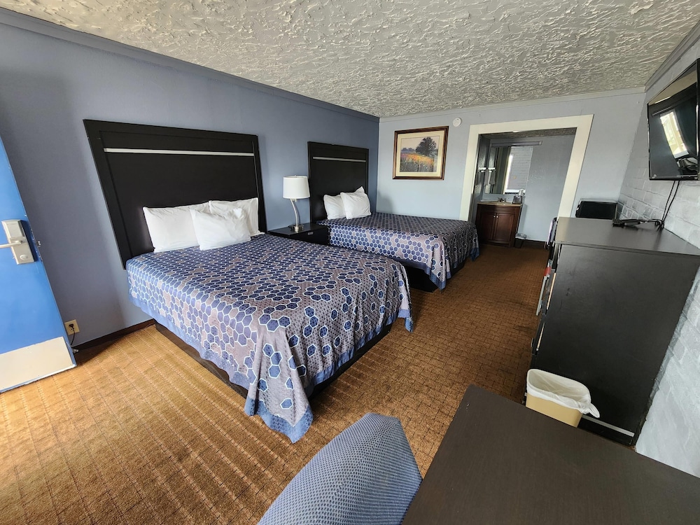 Rodeway Inn Carthage, MO 5/15