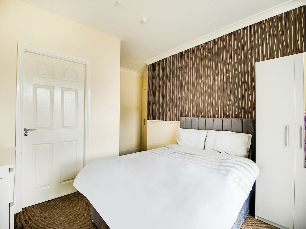 OYO The Longlands Hotel 12/39
