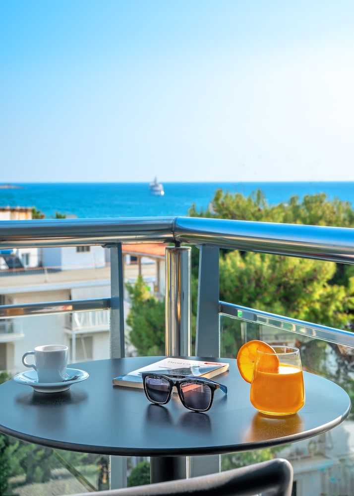 Glyfada Riviera Hotel 5/35