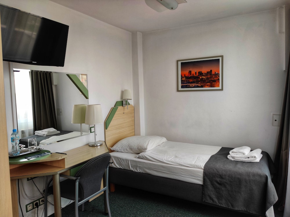 Logos Hotel Warsaw 8/75