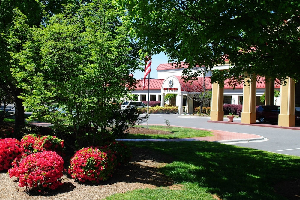 Village Inn Clemmons/Winston Salem, Trademark Collection by Wyndham 10/69