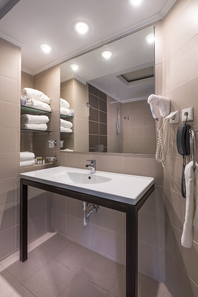 CRONWELL PLATAMON RESORT 49/50