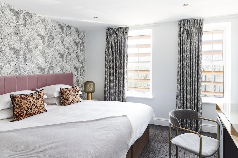 SUPERIOR, KING BED