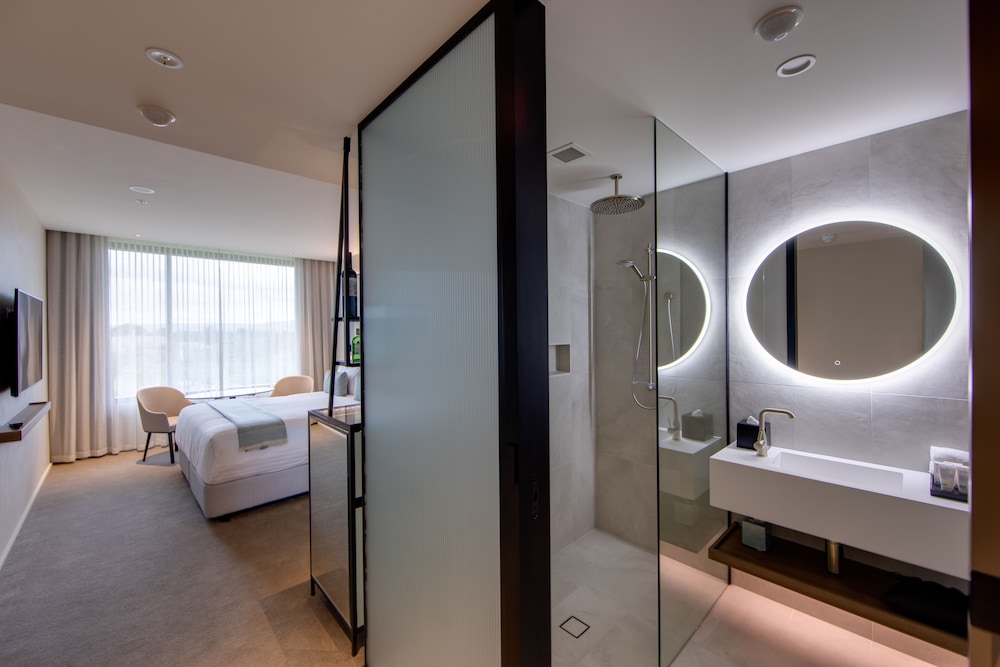 Oval Hotel Adelaide 44/50