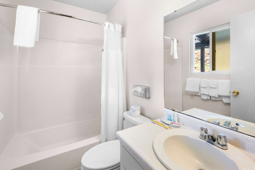 Quality Inn and Suites Jackson CA 37/45