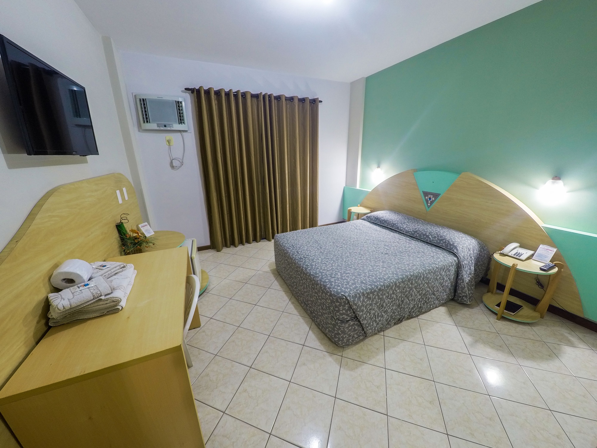 ROOM, SINGLE
