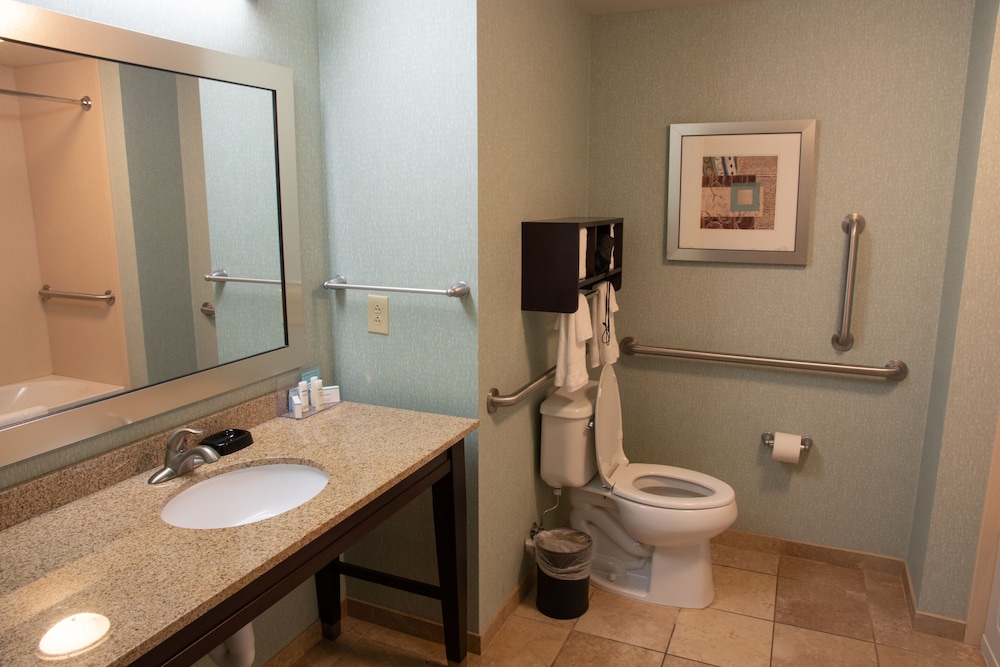 Hampton Inn Fayetteville 25/62