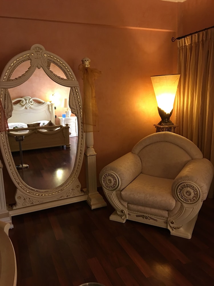 ANASTAZIA LUXURY SUITES & ROOMS 57/70