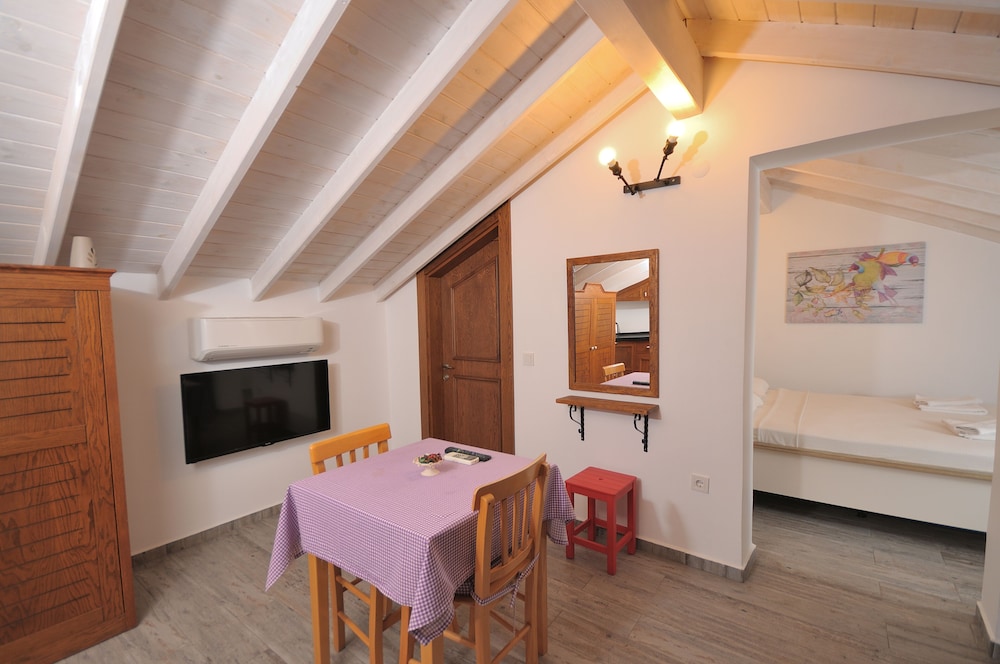 Brothers Cesme Boutique Hotel 23/33