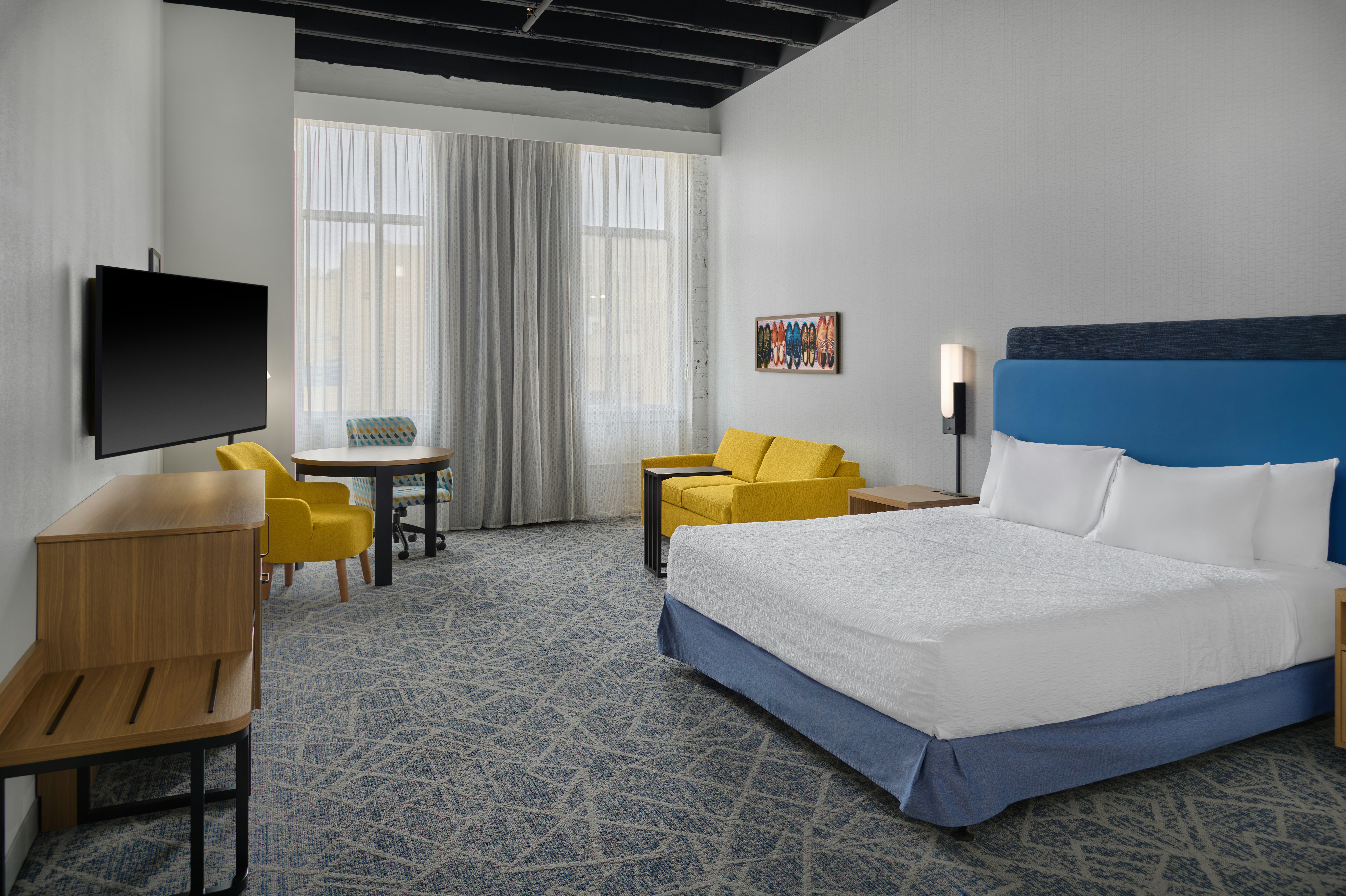 Studio, King Bed, Accessible