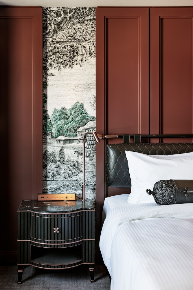 SUPERIOR, KING BED