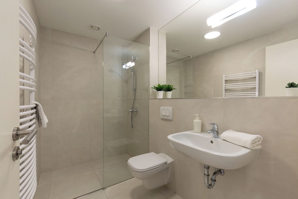 Central Passage Apartments 72/72