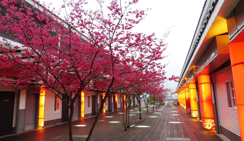 Sakura Resort 53/56