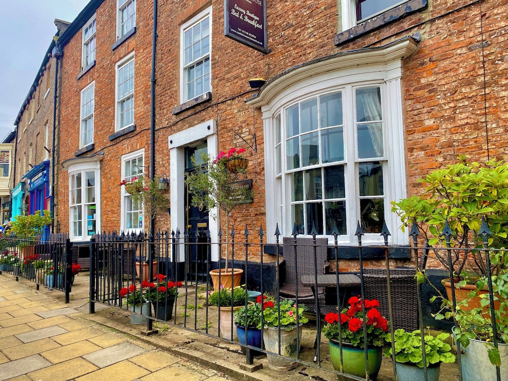 The Castle House Luxury Bed & Breakfast 2/50