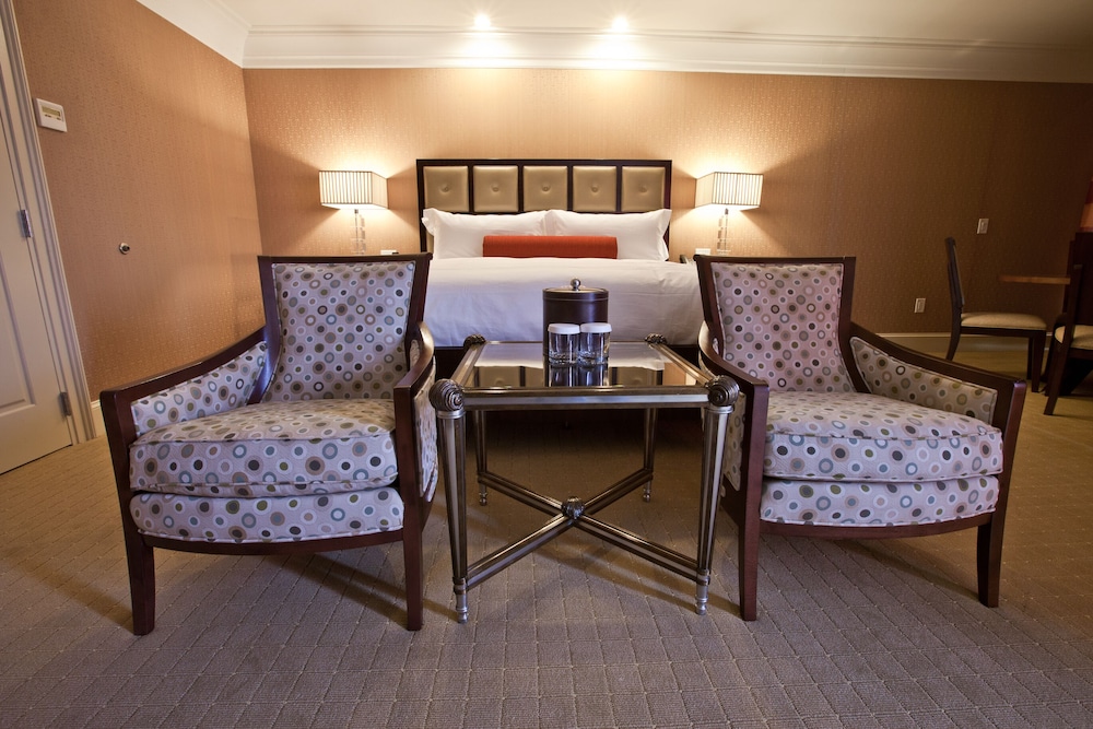 Town & Country Inn and Suites 27/36