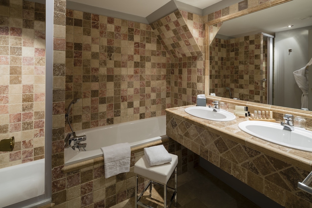 Hostellerie Cedre and Spa Beaune 54/55