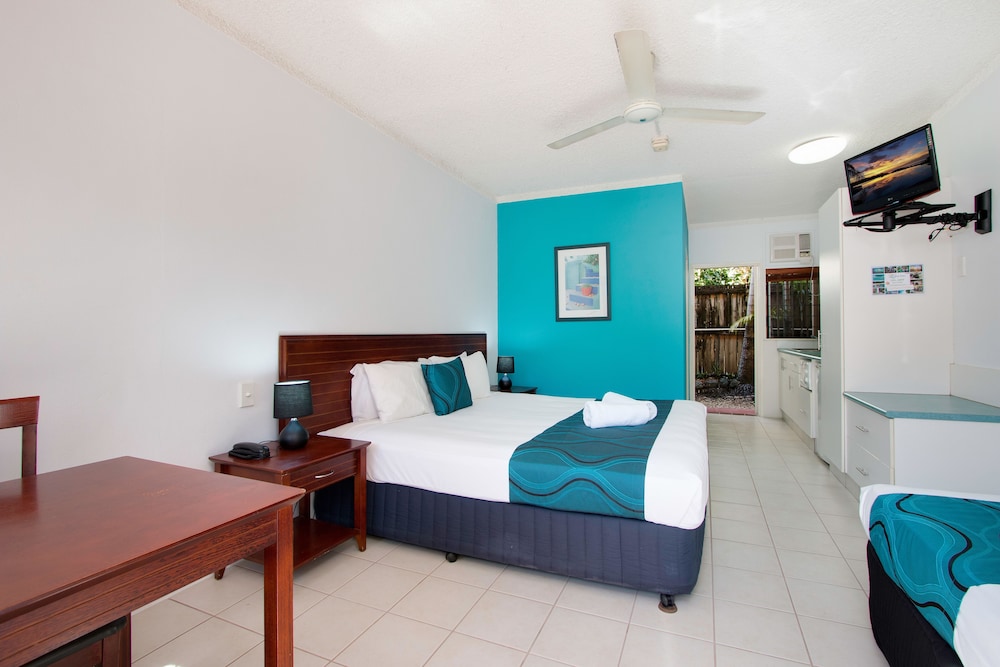 CAIRNS CITY PALMS 18/59
