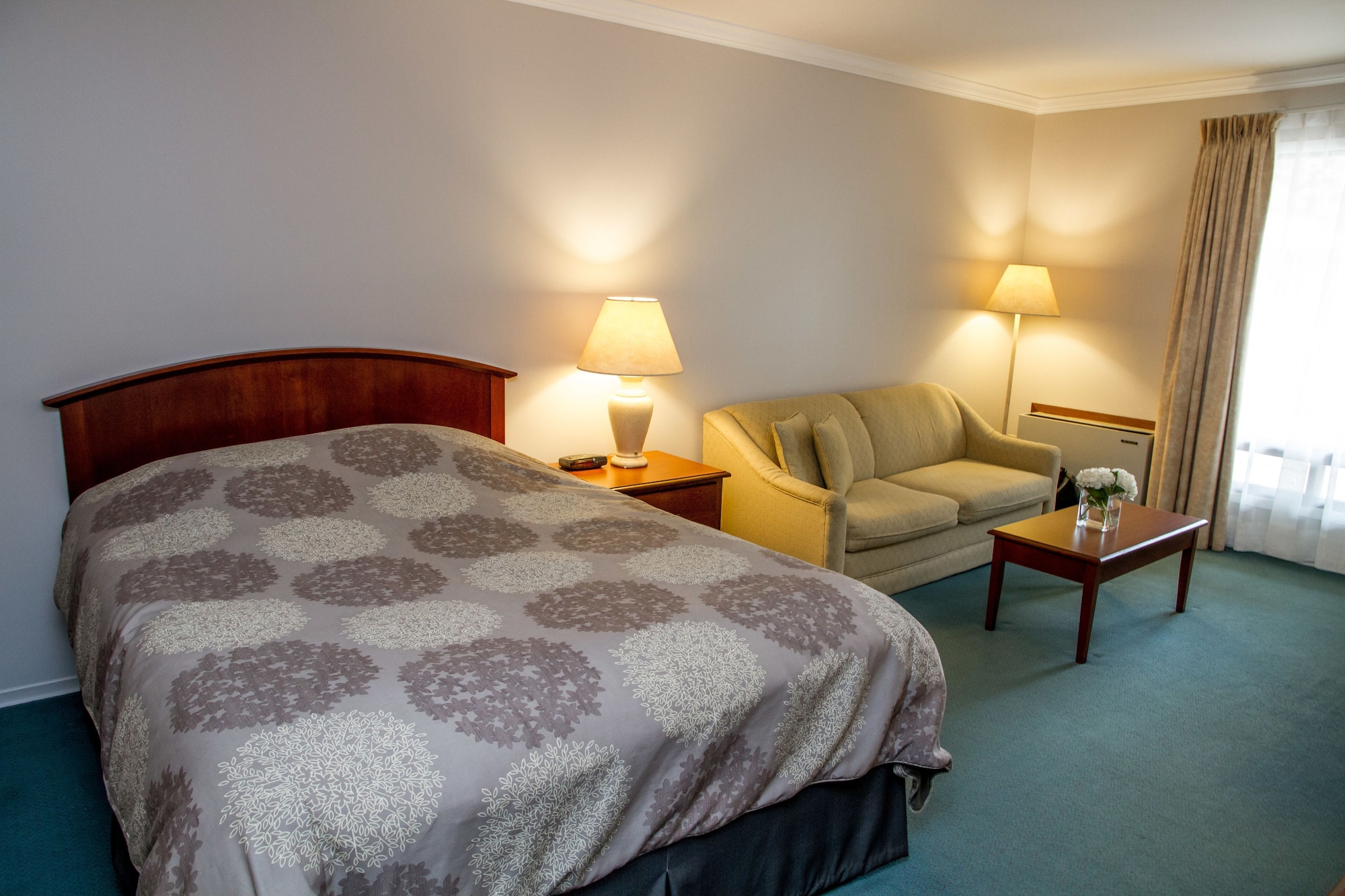 SUITE, QUEEN BED
