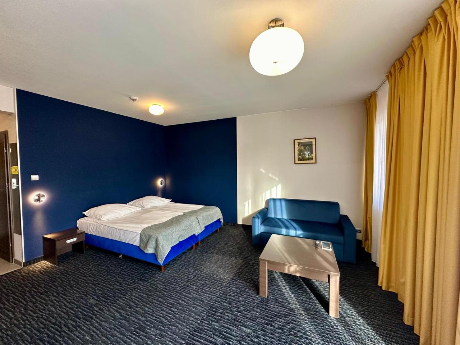 Plus, Standard, Twin Beds