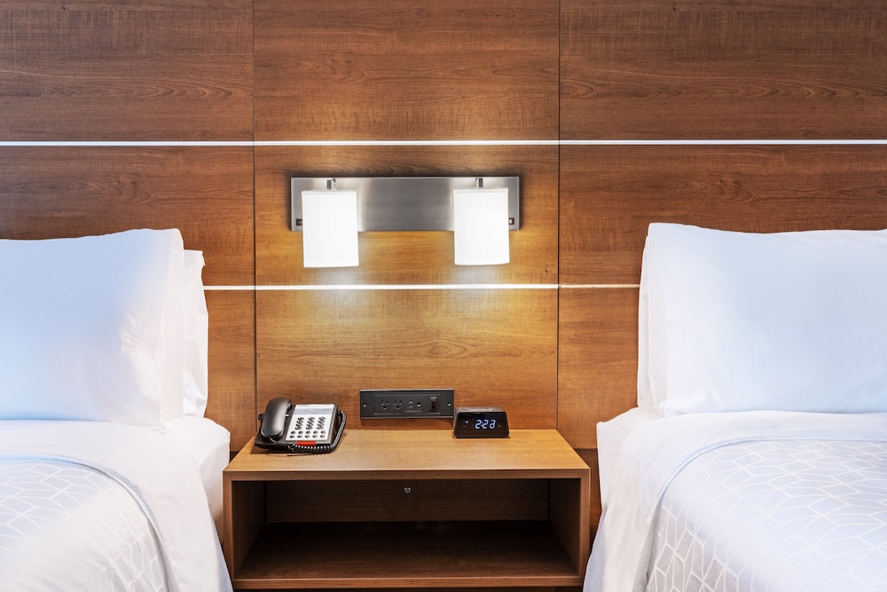 Holiday Inn Express And Suites Denton Sanger 15/34