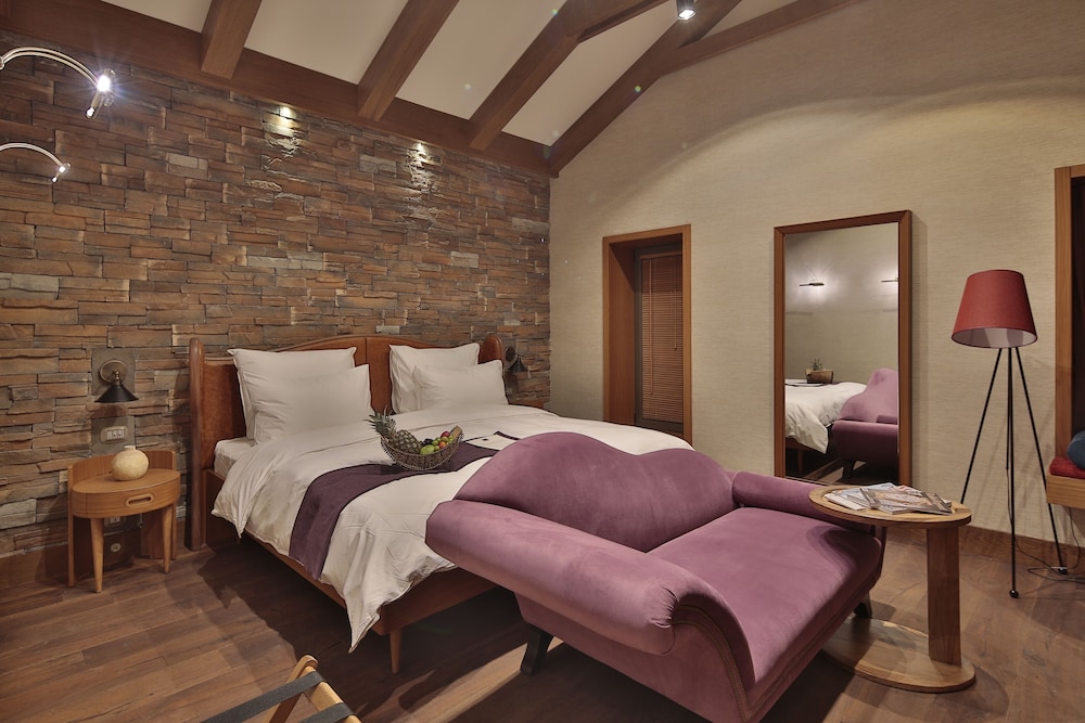 Loft, Aja, Suite, King Bed