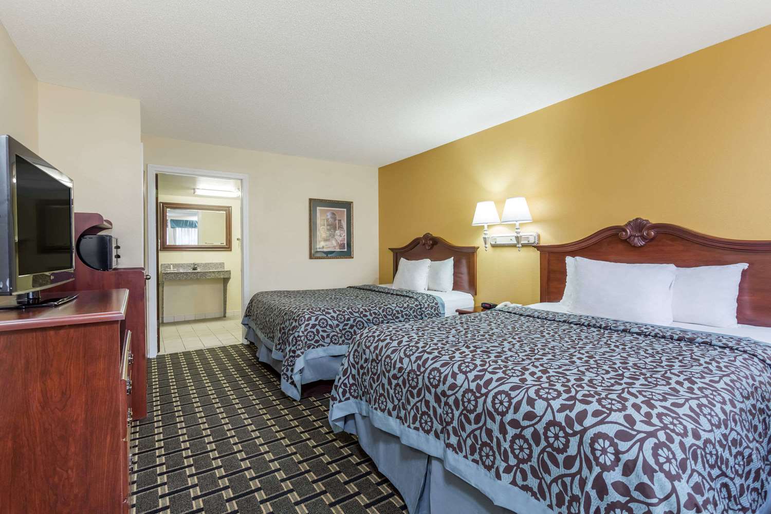 Days Inn & Suites by Wyndham Warner Robins Near Robins AFB 7/14
