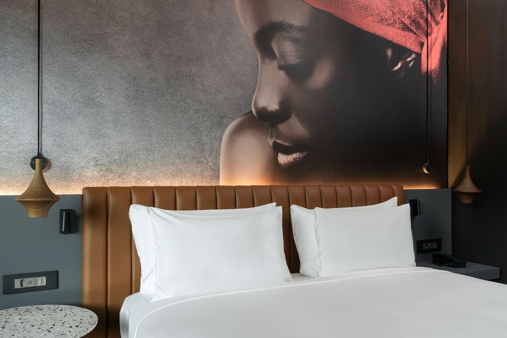 Radisson RED Hotel, Johannesburg Rosebank 63/75