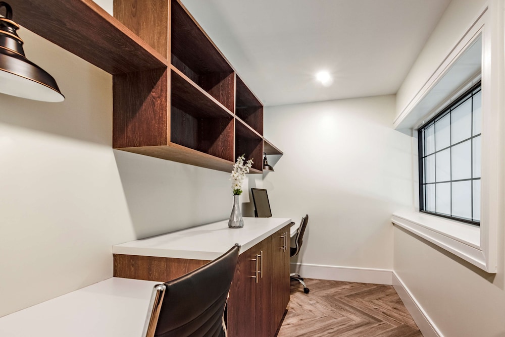 SureStay Plus Hotel by Best Western McGuire AFB Jackson 35/40