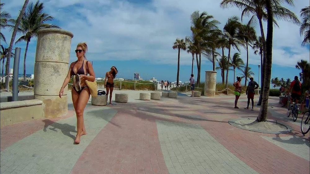 Ocean Front Casablanca Studios with FULL KITCHENS & Beach access By BL Rentals 39/50