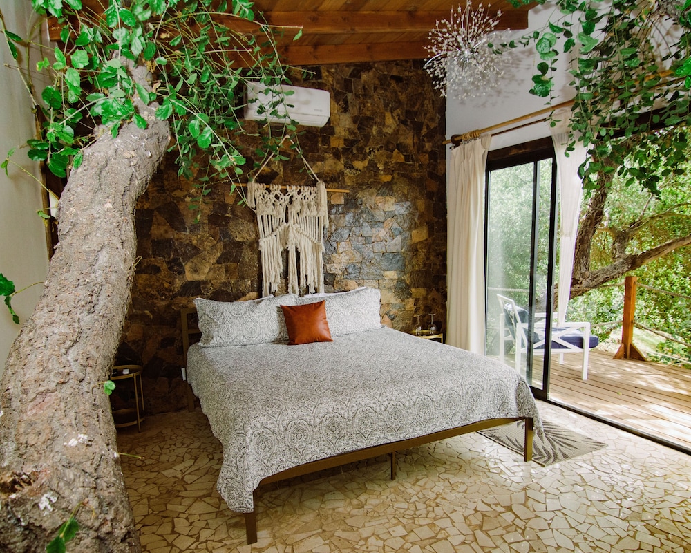 Tree House, Luxury, King Bed