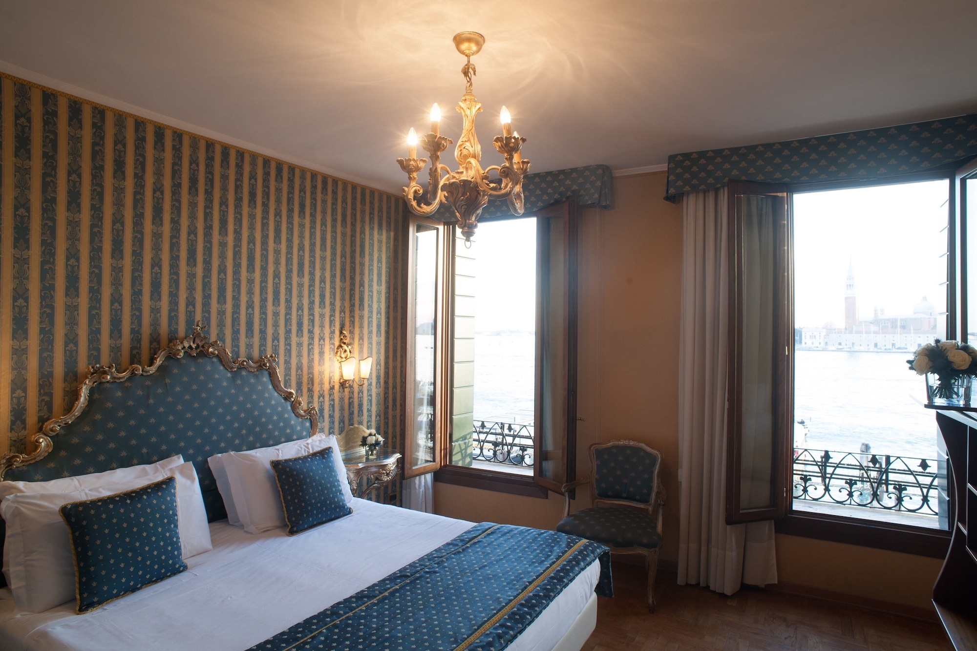 SUPERIOR, DOUBLE BED, LAGOON VIEW