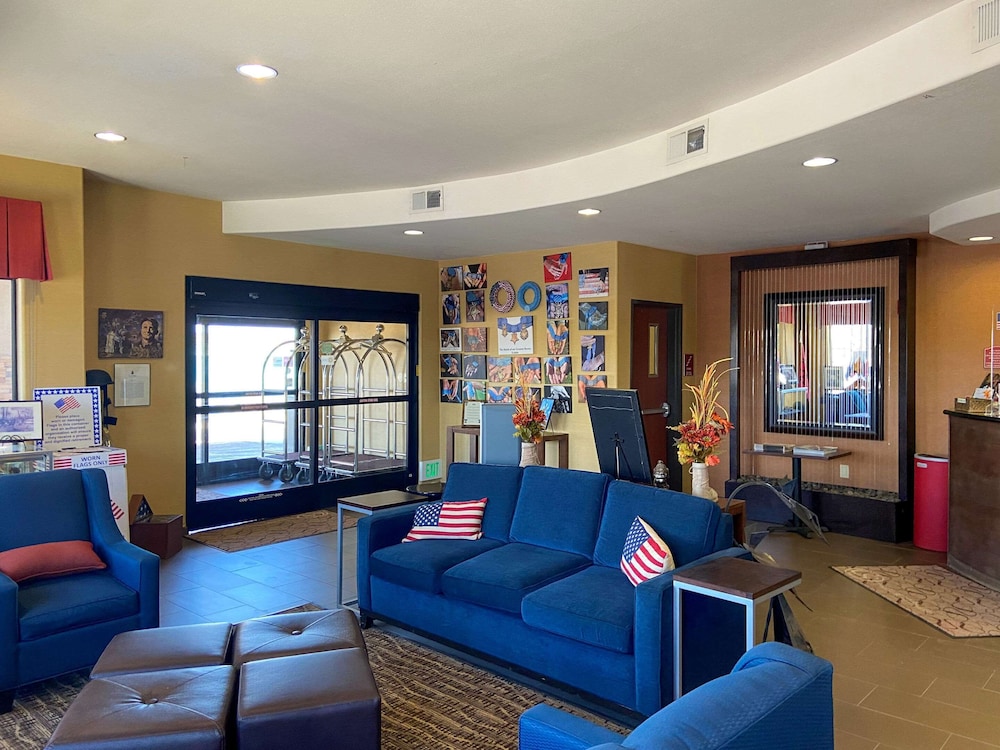 Comfort Suites Gallup East Route 66 and I-40 24/42