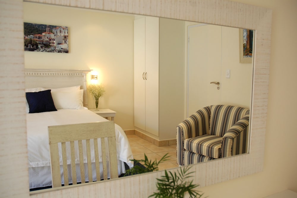 Santorini Guesthouse 6/36