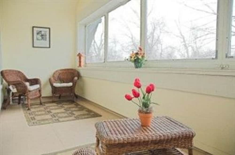 Oliver Inn Bed and Breakfast 43/54