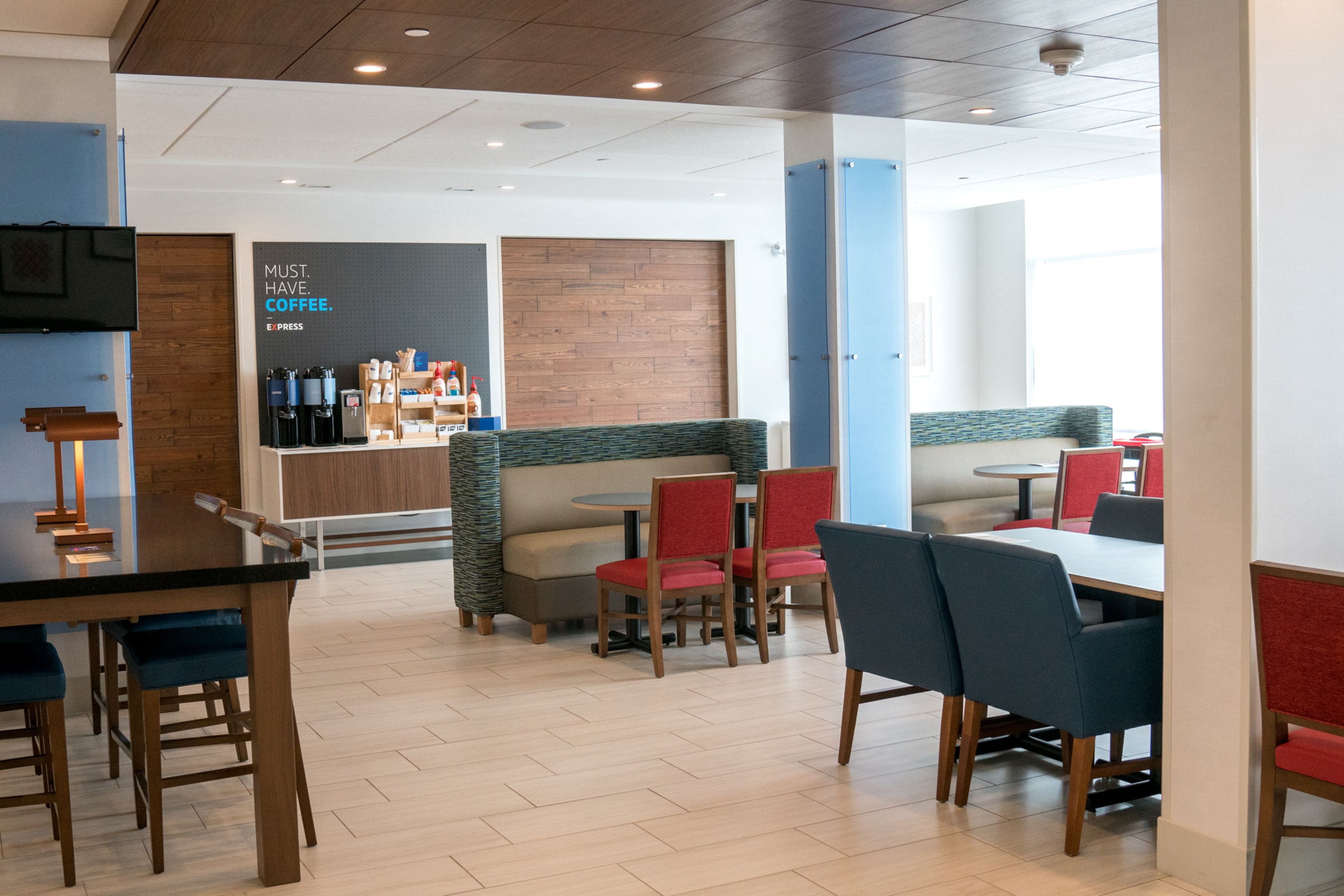 Holiday Inn Express And Suites Brandon 57/74