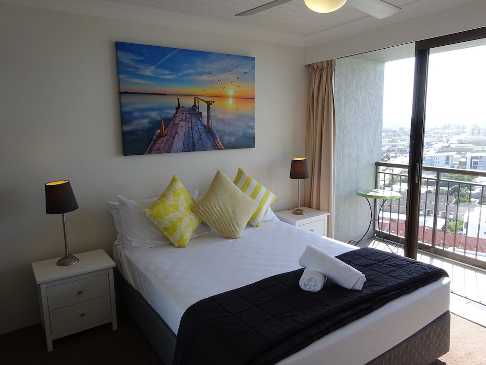 ROYAL PALM RESORT 28/80