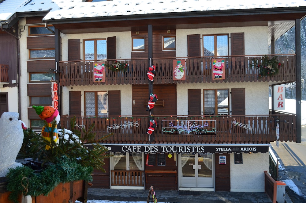 Hotel Les Touristes 4/35