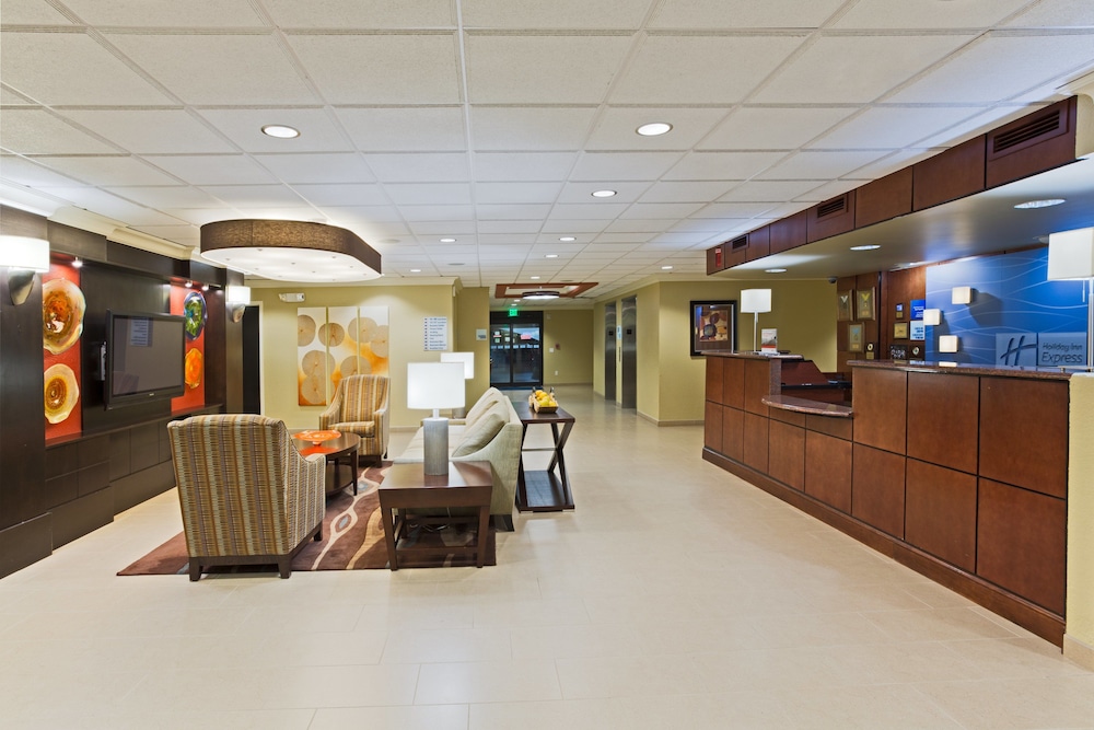 Holiday Inn Express Hotel Suites Ft Lauderdale N Exec Airport 11/76