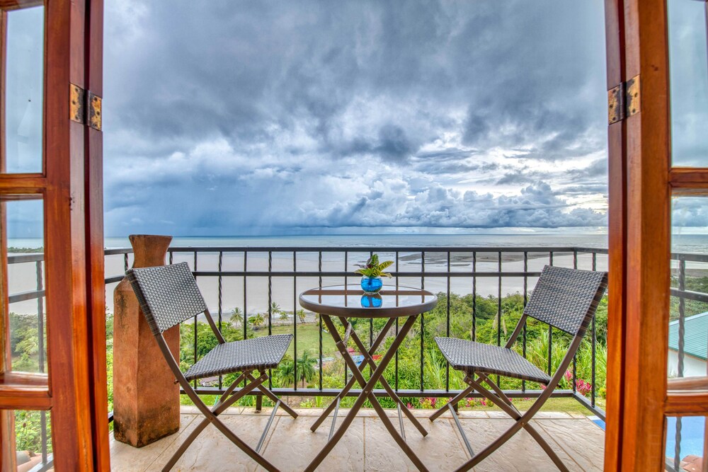 El Castillo - Adults Only 40/50