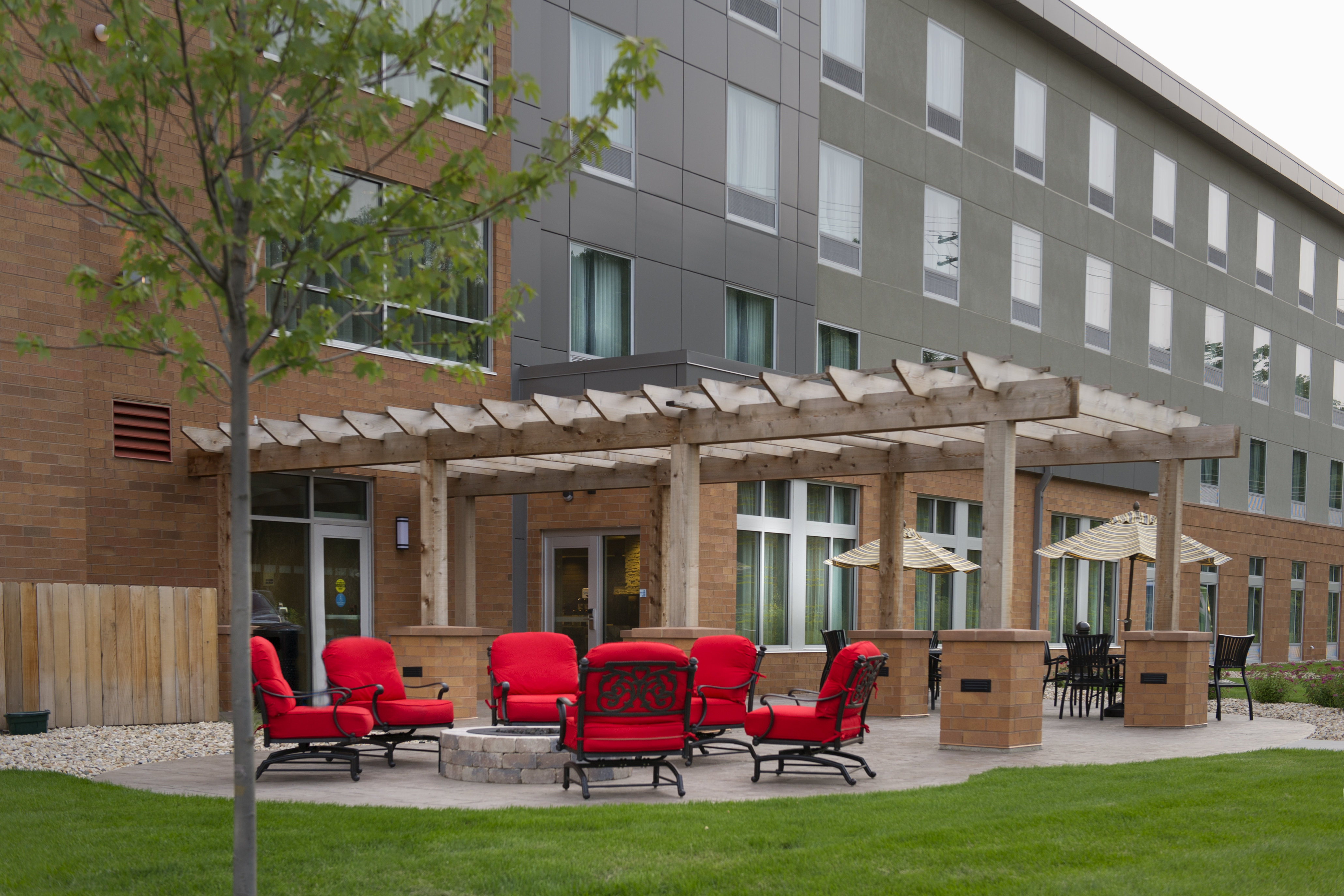 Holiday Inn Express Suites Madison Central 63/68
