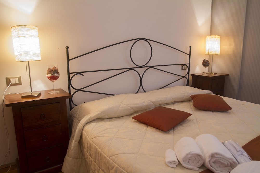 PRINCE RESIDENCE(FORMERLY VESUVIO PRICE RESIDENCE APARTHOTEL) 21/75