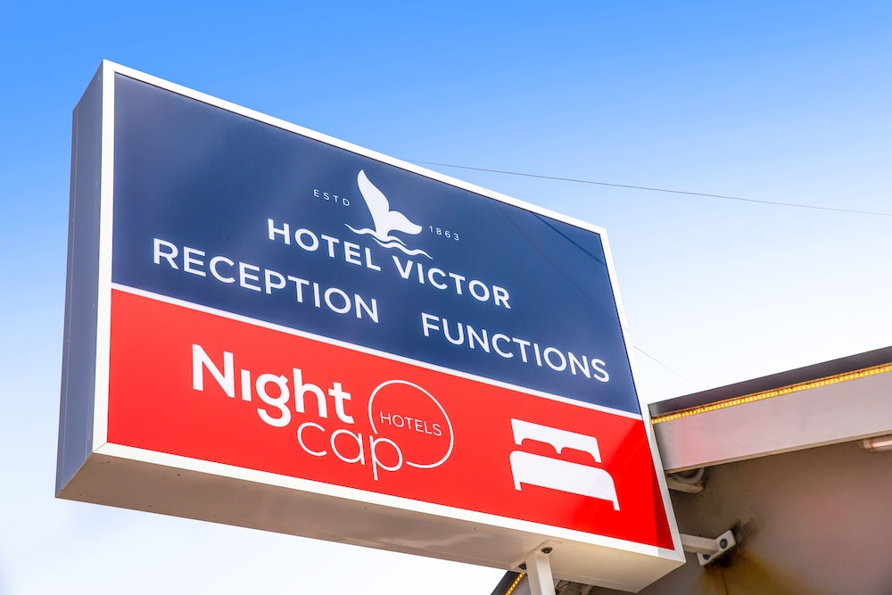 Nightcap at Hotel Victor 5/78